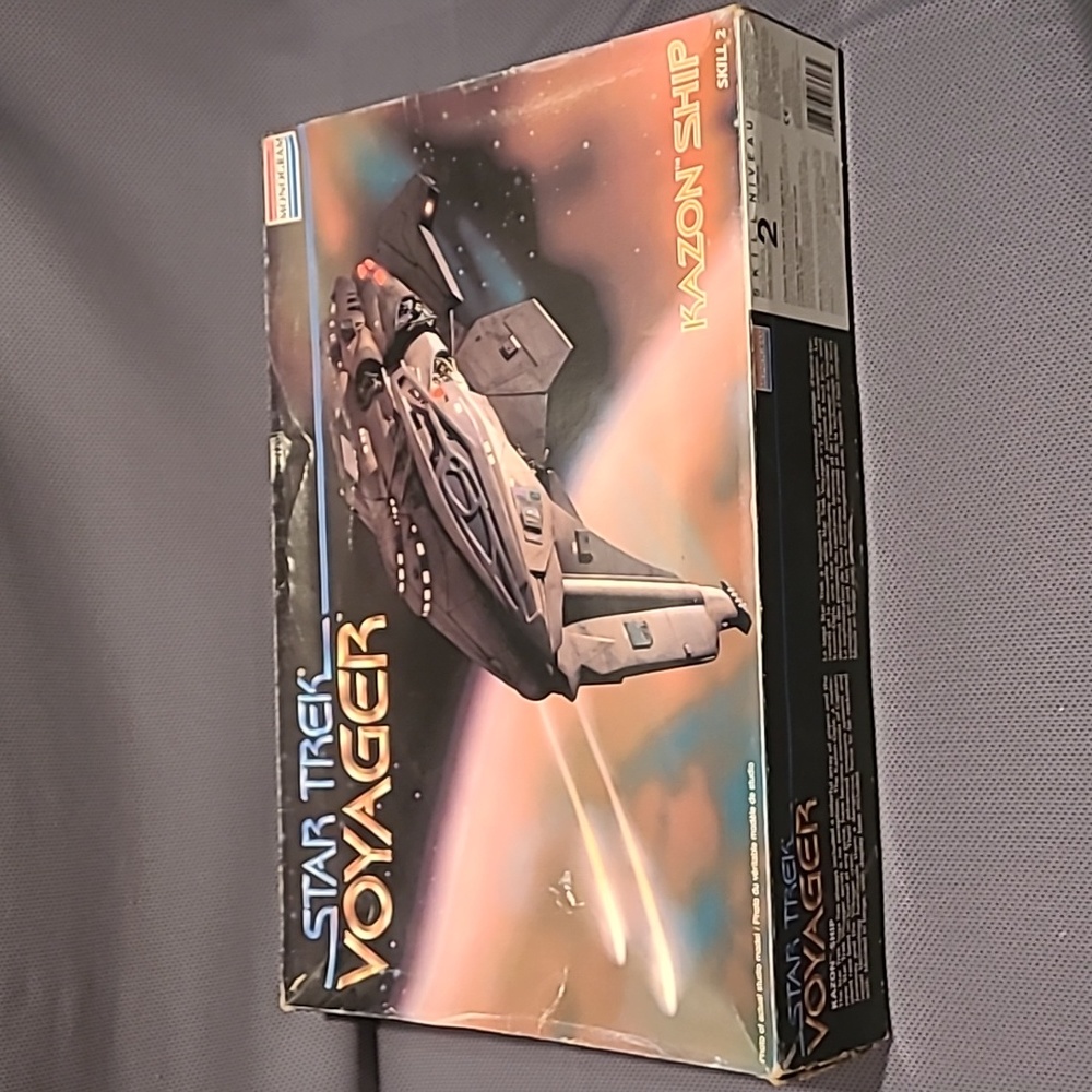 1995 Monogram Star Trek Voyager Kazon Ship Model Kit 3606 Complete